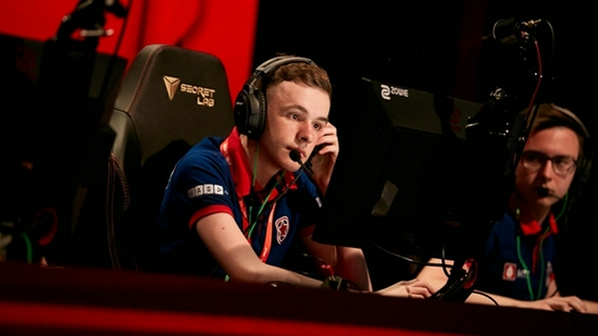 成都DOTA2战队失利 国际强队精彩表演引关注